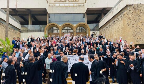 أكبر هيئة محامين بالمغرب تساند مواصلة الإضراب إلى حين إسقاط قانون المحاماة