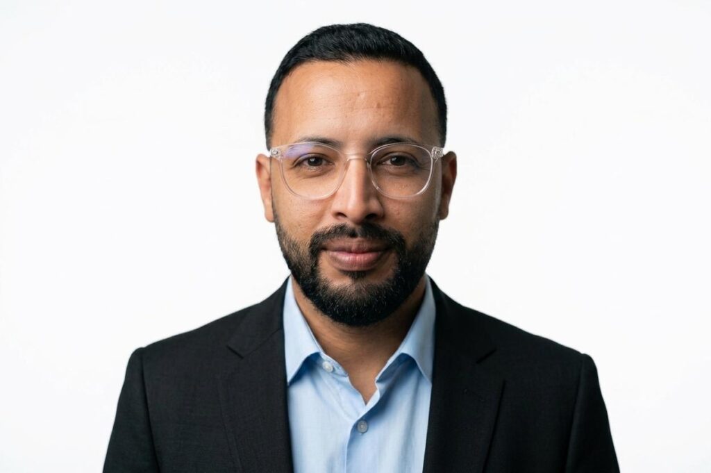 هوس الشهرة الرقمية.. لماذا يريد الجميع أن يصبح “مؤثراً”؟