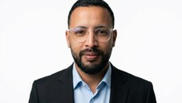 هوس الشهرة الرقمية.. لماذا يريد الجميع أن يصبح “مؤثراً”؟