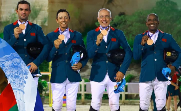 المنتخب المغربي للقفز على الحواجز يتوج بالميدالية البرونزية