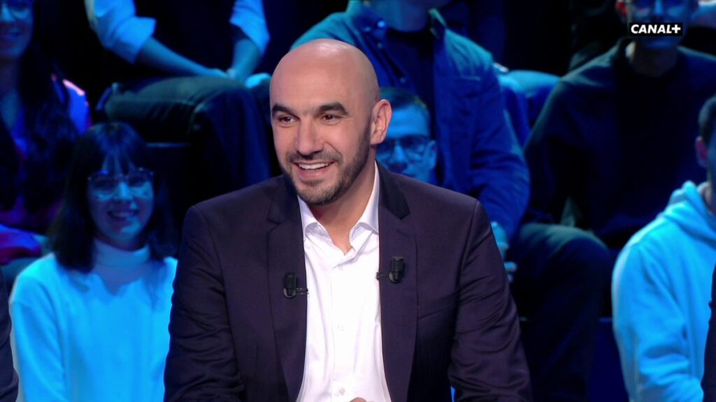 رسمياً.. الركراكي ينضم إلى طاقم “كانال بلس”