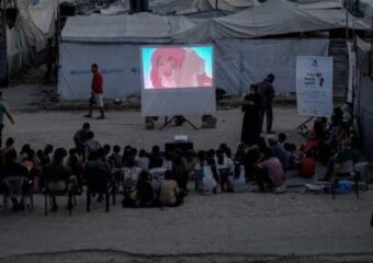 بين الخيام والركام.. “سينما الأجنحة الصغيرة” تعيد الفرح إلى أطفال غزة