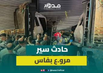 حادث سير مروع.. شاحنة تقتحم منزلاً والوقاية المدنية تنتشل جث.ة سائقها