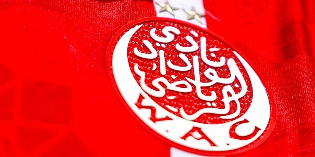 إدارة الوداد تطالب آيت منا بتسوية النزاعات المالية وتهدد بسلوك القضاء