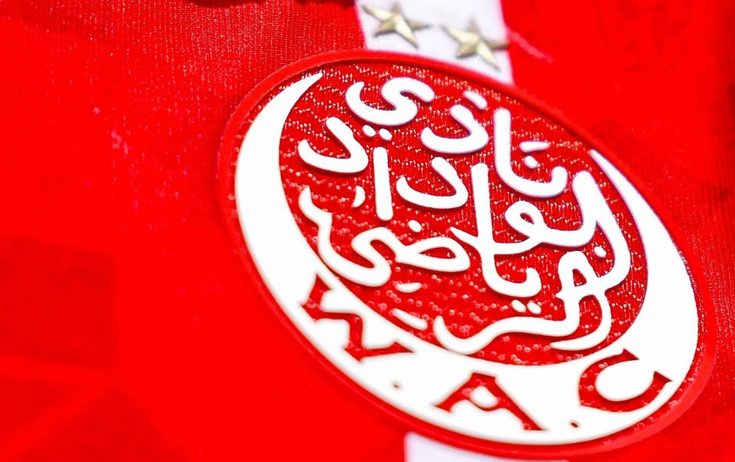 إدارة الوداد تطالب آيت منا بتسوية النزاعات المالية وتهدد بسلوك القضاء