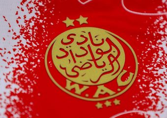الوداد ينجح في تسوية نزاعاته المالية ويطالب أيت منا بالوفاء بالتزاماته