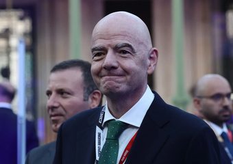 الاتحاد اليوناني وبيرهوف يدعم إقالة رئيس الفيفا
