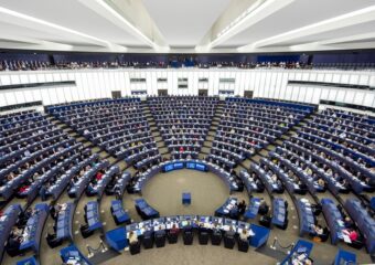 البرلمان الأوروبي يربط التمويلات والتعاون مع المغرب بتعزيز تدبير الحدود وإعادة المهاجرين