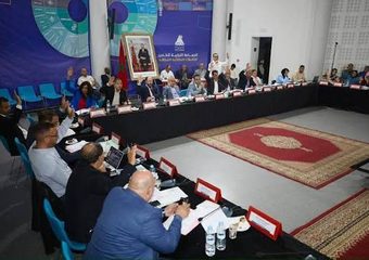 تصويت “العدالة والتنمية” لأخنوش رئيسا للجماعة يحرج حملة المصباح بأكادير