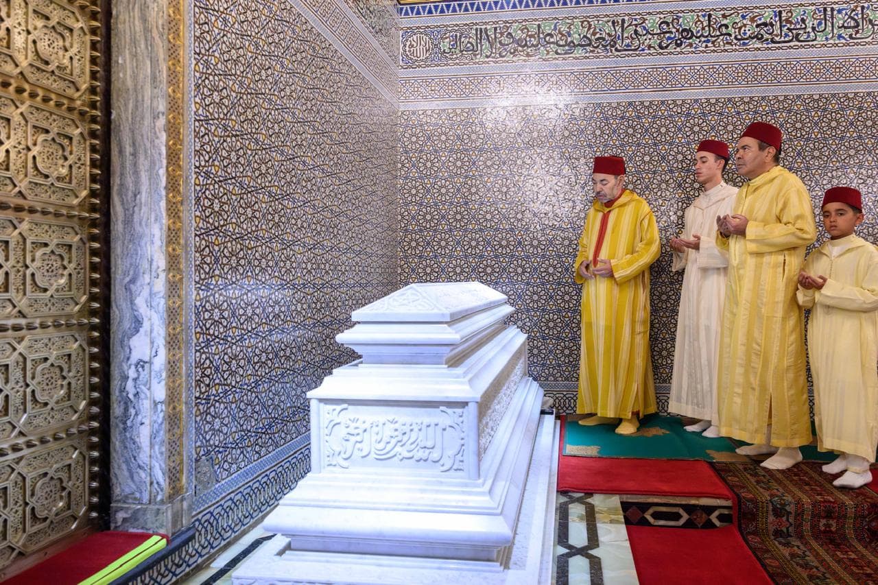 الملك يترأس حفلا دينيا لإحياء ذكرى وفاة الملك الحسن الثاني