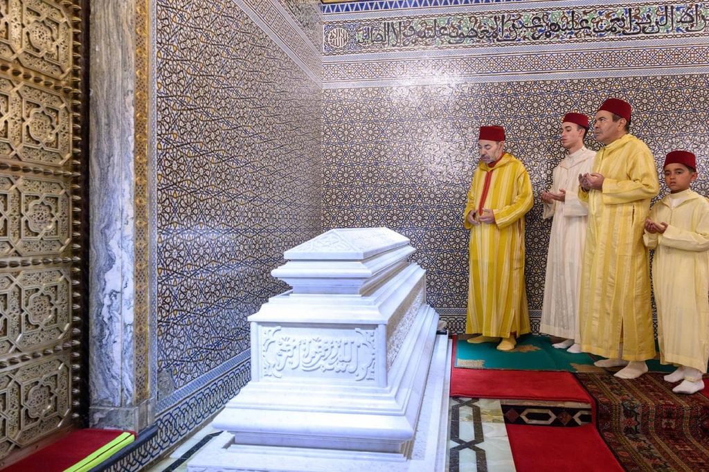 الملك يترأس حفلا دينيا لإحياء ذكرى وفاة الملك الحسن الثاني