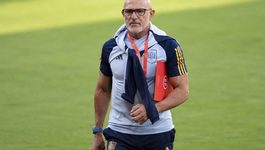 دي لا فوينتي يمدد عقده مع المنتخب الإسباني حتى 2032