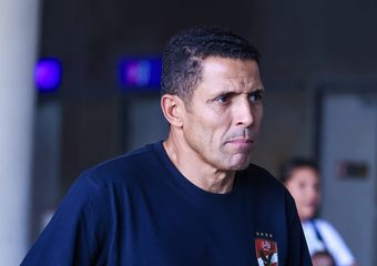 رغم النتائج الإيجابية.. ضغوط إعلامية تستهدف الحسين عموتة رفقة الأهلي المصري