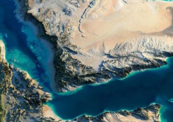 مليارات السويس تحت رحمة باب المندب.. هل يتكرر سيناريو 2023؟