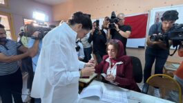 سياسيون وزعماء الأحزاب يصوتون في الانتخابات ويدعون إلى مشاركة مكثفة