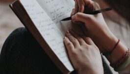 من عاصمة المملكة إلى العالم.. ثلاثون كاتبة ينسجن حكاية الأدب بأصوات نسائية