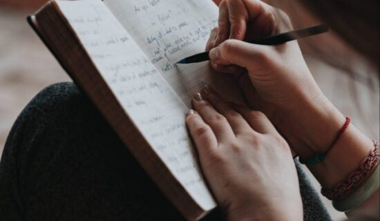 من عاصمة المملكة إلى العالم.. ثلاثون كاتبة ينسجن حكاية الأدب بأصوات نسائية