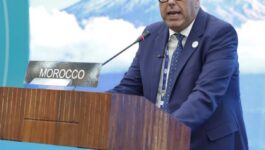 ولد الرشيد يستعرض مسار الحكامة بالمغرب ويؤكد نجاح النموذج التنموي بالصحراء