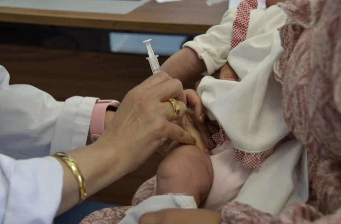 الصحة تدعو الأسر المغربية إلى استكمال تلقيح الأطفال وتؤكد توفر اللقاحات بالمجان