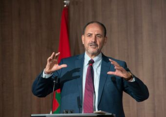 عبادي يصف الذكاء الاصطناعي بـ”موجة تسونامية” ويحذر من “التعفن الدماغي”