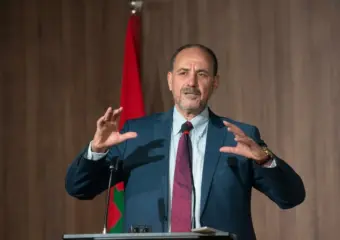 عبادي يصف الذكاء الاصطناعي بـ”موجة تسونامية” ويحذر من “التعفن الدماغي”