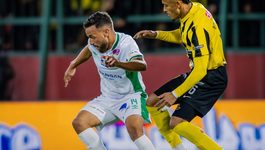 الرجاء ينجو من الهزيمة ويفرض التعادل على المغرب الفاسي