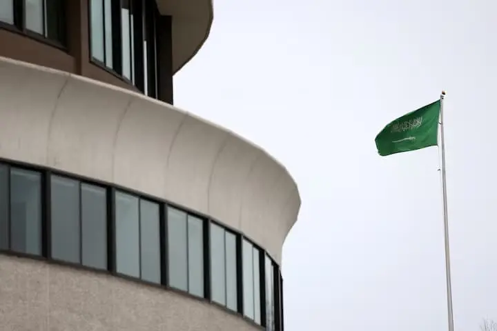 شهود يؤكدون إصابة عدد كبير من المدنيين في انفجار مطار الرياض