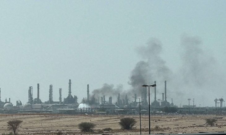 السعودية تواجه هجمات جديدة بصواريخ ومسيرات
