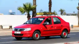 مستغلو “الطاكسيات” يضغطون لرفع الحد الأدنى للتعريفة من 8 إلى 12 درهماً