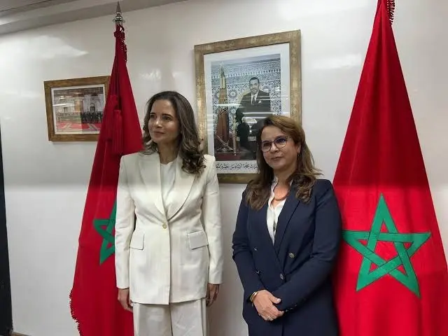 بنعلي تُسلِّم مفاتيح وزارة الطاقة لأفيلال