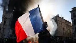 الاضطراب الاجتماعي يثير المخاوف بشأن أوضاع الجالية المغربية في فرنسا