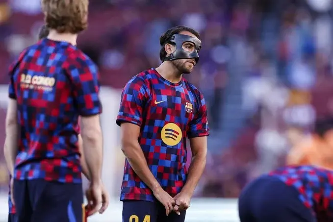 كوندي وغارسيا يغيبان عن برشلونة ونونو مينديش عن سان جرمان في قمة دوري الأبطال