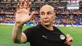 “الفيفا” توقف حسام حسن بسبب أحداث مباراة الأرجنتين