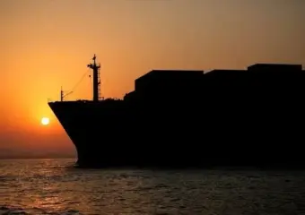 ماذا يحدث إذا نفذت إيران تهديدها بقطع كابلات الإنترنت أسفل مضيق هرمز؟