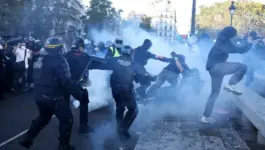 من أشعل فتيل العنف؟ سجال سياسي وأمني يعصف بفرنسا