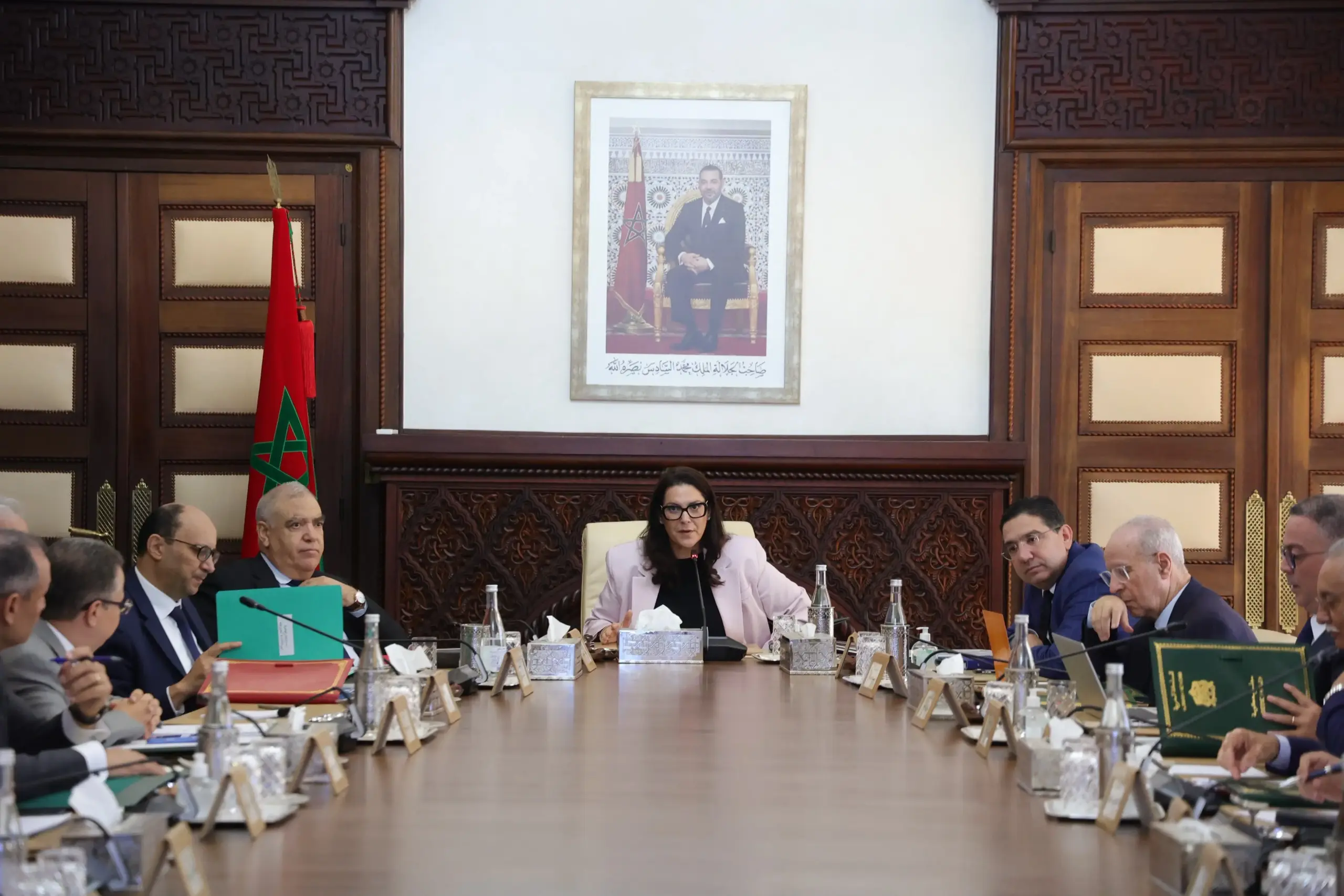 مصادقة حكومة المنصوري على “مالية 2027” قبل التنصيب تثير نقاش المشروعية والاختصاص