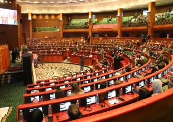 المعارضة بالمستشارين تتمسك بمحاسبة “الفراقشية” وتحديد آجال تنفيذ وعود الحكومة