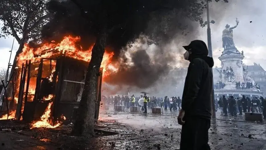 احتجاجات فرنسا.. أبناء المهاجرين بين مطالب التعليم وسجال الهوية