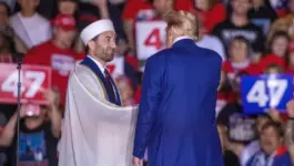 من ترمب إلى الديمقراطيين.. ما سر التحول في موقف العرب الأمريكيين؟