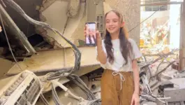 بهاتف و1.4 مليون متابع.. الطفلة نسرين من غزة ضمن أفضل 8 صناع محتوى بالعالم