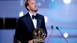 هاري كين يفوز بجائزة الكرة الذهبية 2026