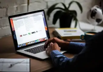 تقنين “العمل عن بعد” وربط الدعم بتوفير “شغل لائق”.. هذه مُستجدات التشغيل في 2027