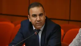 لشهب ينتقد بطء إنجاز المشاريع الصحية مقارنة بالملاعب ويحذر من اختلالات النجاعة العمومية