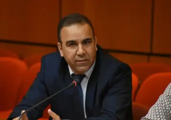 لشهب ينتقد بطء إنجاز المشاريع الصحية مقارنة بالملاعب ويحذر من اختلالات النجاعة العمومية